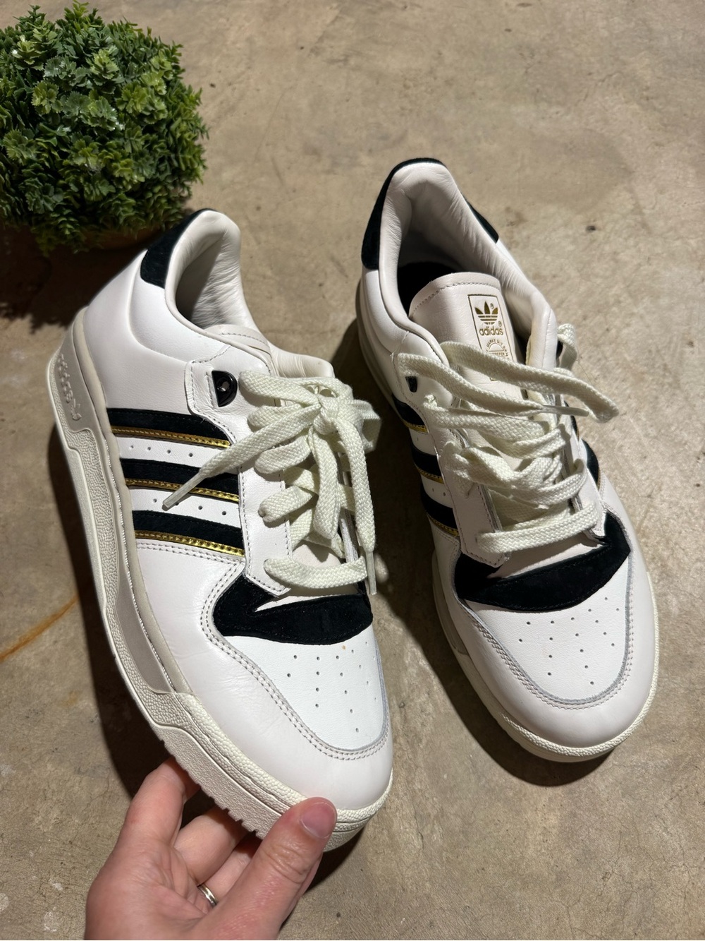 Adidas Rivalry 86 Low Top Sneakers Men Soze 9.5 White Black Sporty Athletic